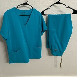 Figs Women’s Scrub Set